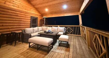 3-bedroom cabin in tranquil Loganville with comfort and 11 acreages of privacy!!