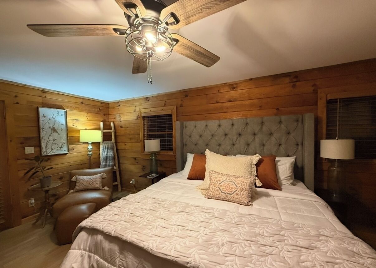 3 bedrooms, in-room safe, iron/ironing board, free WiFi