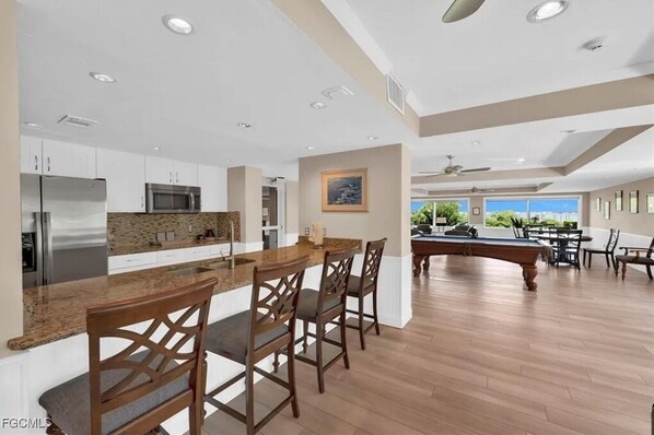 Private kitchen - Beautiful 2-BR, 2-Bath Riverfront Condo near the Heart of downtown Ft. Myers (Fort Myers)