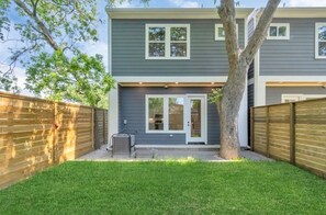 Exterior - The Radiant Retreat • Midtown 4BR/4BA • (Houston)