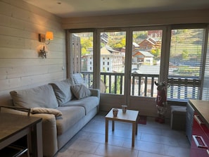 Living area - Resort center, 4th floor, balcony, tv, 28m², Valloire (Valloire)