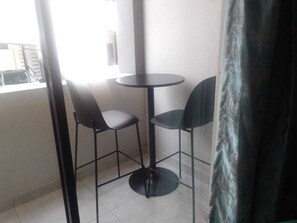 Dining - Wonderful apartment in peaceful Midrand perfect for your stay (Midrand)