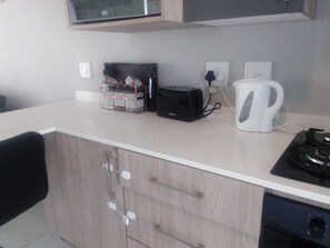 Private kitchen - Wonderful apartment in peaceful Midrand perfect for your stay (Midrand)