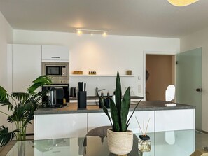 Réfrigérateur, four, plaque de cuisson, lave-vaisselle