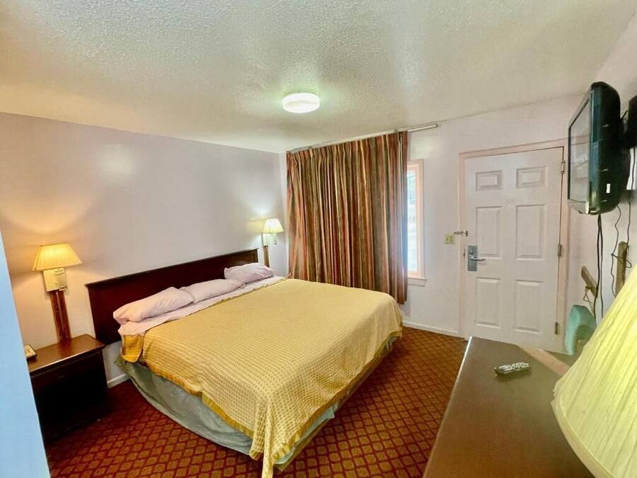 Down comforters, desk, iron/ironing board (on request), WiFi (free)