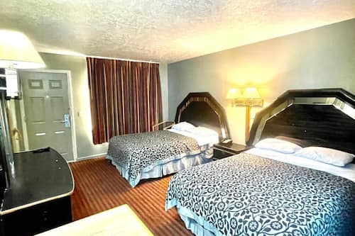 Down duvets, desk, blackout curtains, soundproofing