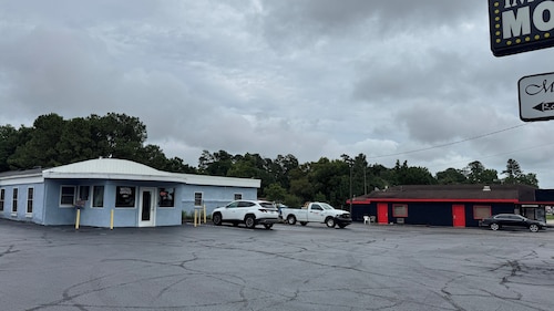 Imperial Motel Near Marion HWY 76