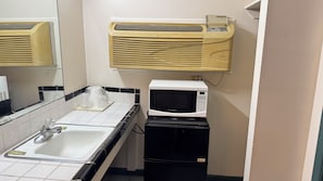 Down comforters, desk, iron/ironing board (on request), WiFi (free) - Imperial Motel Near Marion HWY 76 (Mullins)