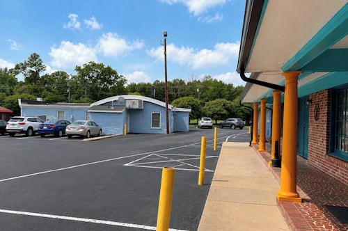 Imperial Motel Near Marion HWY 76