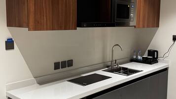 Deluxe-suite - 1 kingsize-seng - tekøkken | Privat køkken