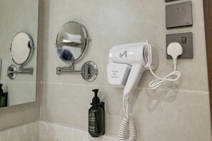 Suite Deluxe, 1 très grand lit, coin cuisine | Salle de bain