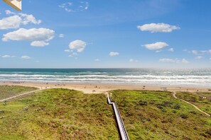On the beach - 2BR w/ View & Resort Perks: Suntide III - Unit 907 (South Padre Island)