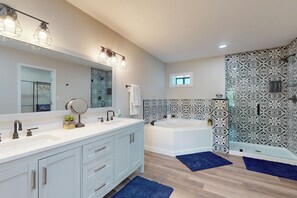 Hair dryer, towels - Lakefront Oasis w/ Water Toys! Breckenridge Home (Breckenridge)