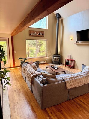 Smart TV, fireplace, books - Restorative Island Retreat - Beach Access & Private Half-Acre (Coupeville)