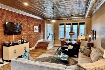 'Downtown Delight' w/ Patio! 1 Mi to Ball State