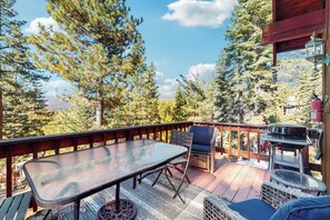 Outdoor dining - Dog-Friendly Retreat w/ Lake Views in Kings Beach (Kings Beach)