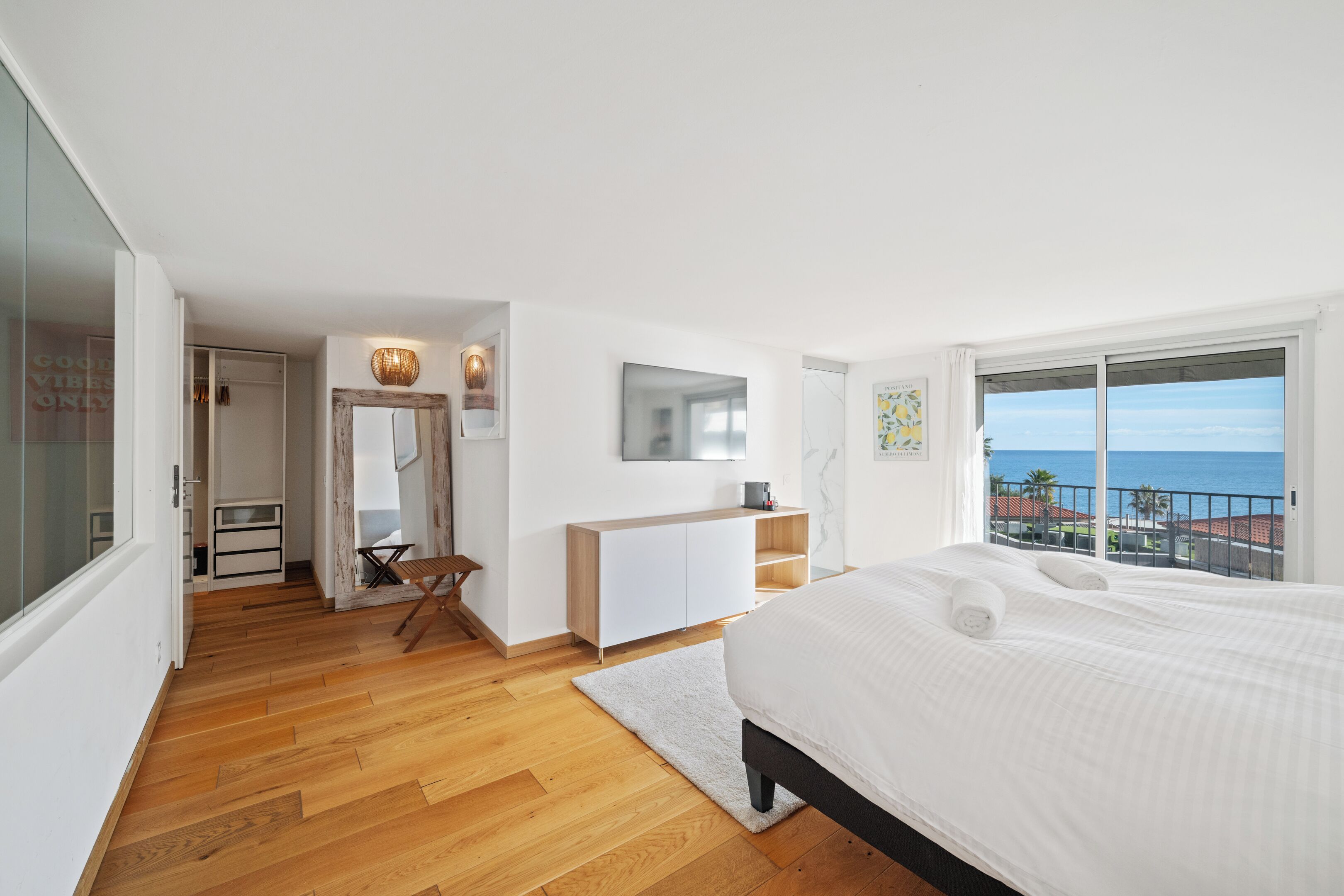 5 slaapkamers, een strijkplank/strijkijzer, wifi, beddengoed