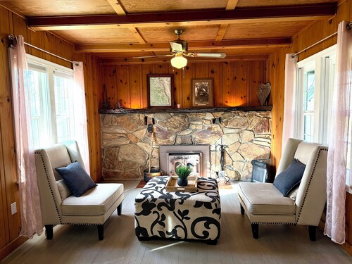 Chic 2 Bedroom Farmhouse near Sequoia National Park