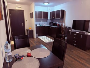 Apartament Deluxe, vistes a la ciutat | Habitacions insonoritzades, planxa i posts de planxar i wifi gratuïta