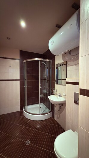 Deluxe Apartment, City View | Bathroom - Florimont Heights Apart Complex (Bansko)
