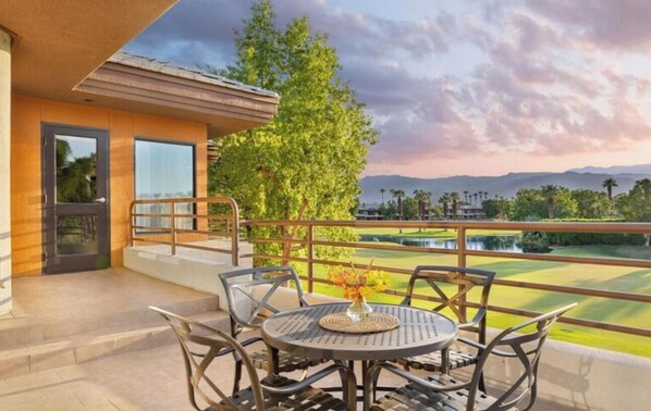 Outdoor dining - 2-Bedroom Desert Marriott Villa 2 for Stagecoach! Sleeps 4-6 (Palm Desert)