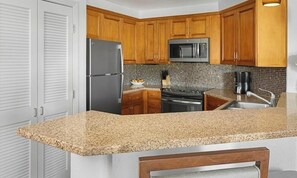 Private kitchen - 2-Bedroom Desert Marriott Villa 2 for Stagecoach! Sleeps 4-6 (Palm Desert)