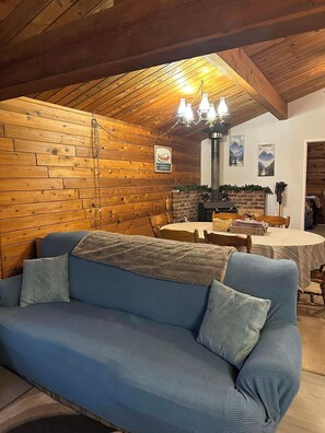 Interior - Large Family Home at Deka Lake (Lone Butte)