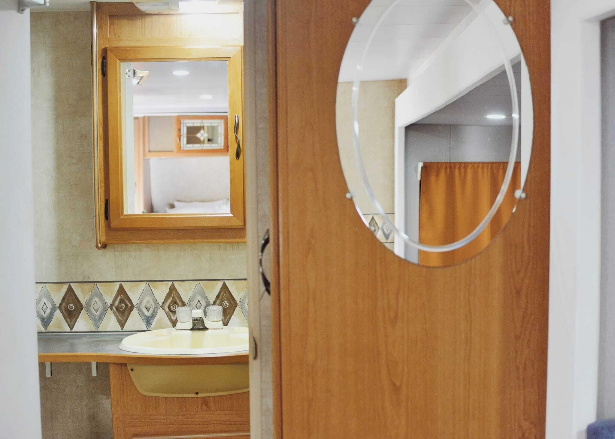 Comfort-íbúð - útsýni yfir garð | Baðherbergi | Snyrtivörur án endurgjalds, handklæði, salernispappír