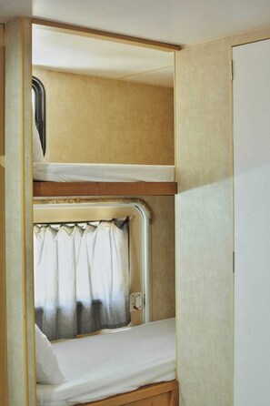 Comfort appartement, uitzicht op tuin | Een kluis op de kamer, verduisterende gordijnen, gratis wifi