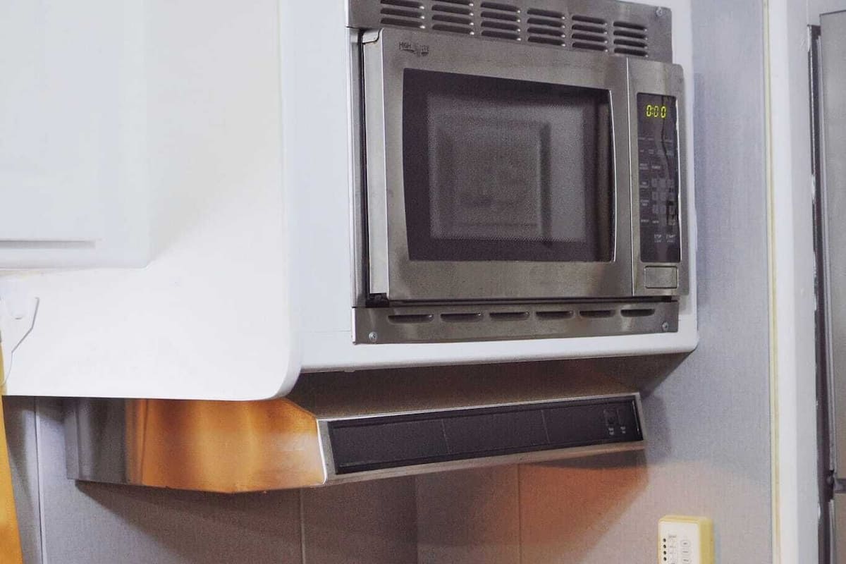 Standaard studio, aan het strand | Privékeuken | Een minikoelkast, een microgolfoven, een oven, een kookplaat