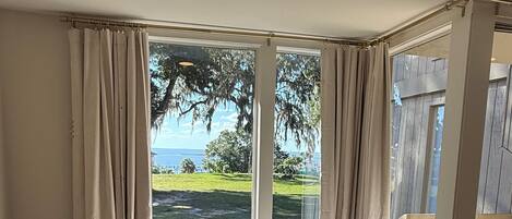 Iron/ironing board, internet, bed sheets