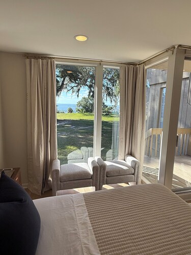Sweetwater-Newly renovated bay view studio Sleeps 2 Near Interstate in Daphne AL