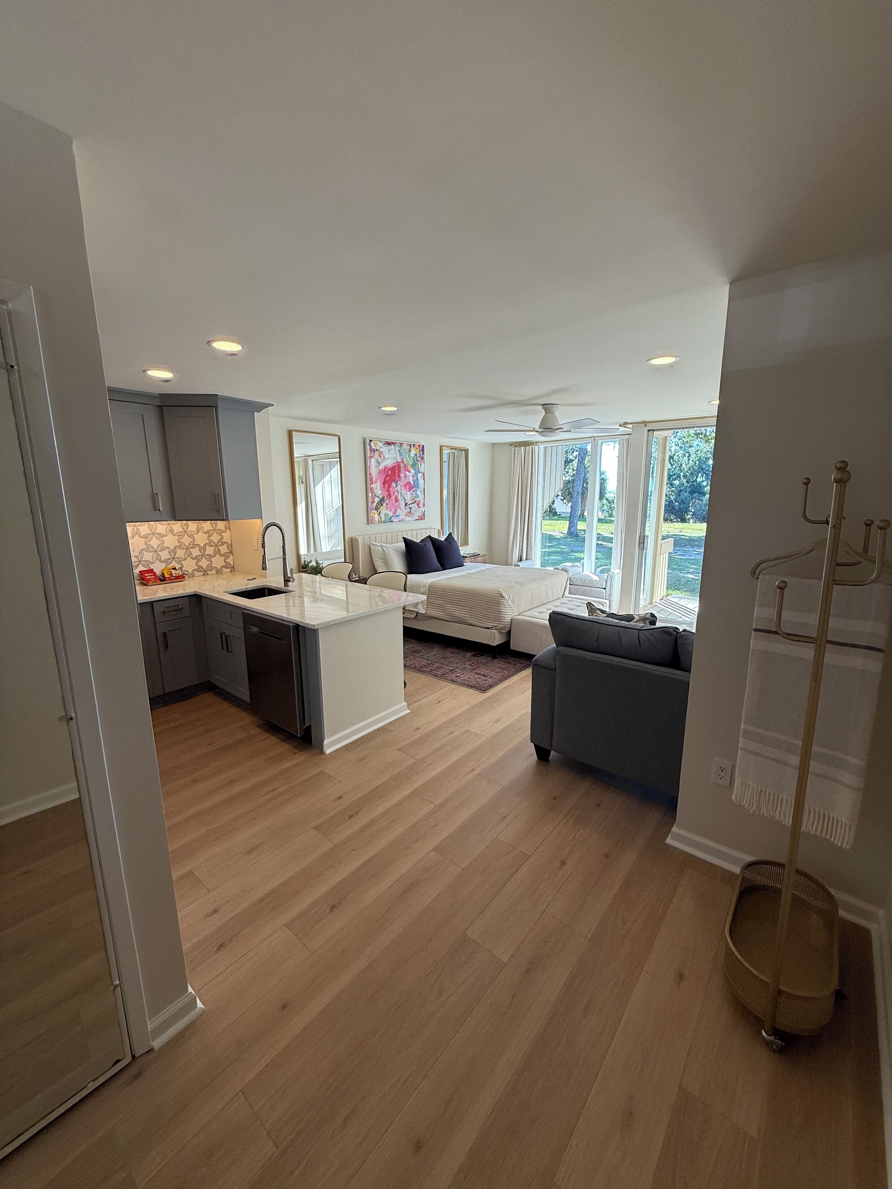 Iron/ironing board, internet, bed sheets