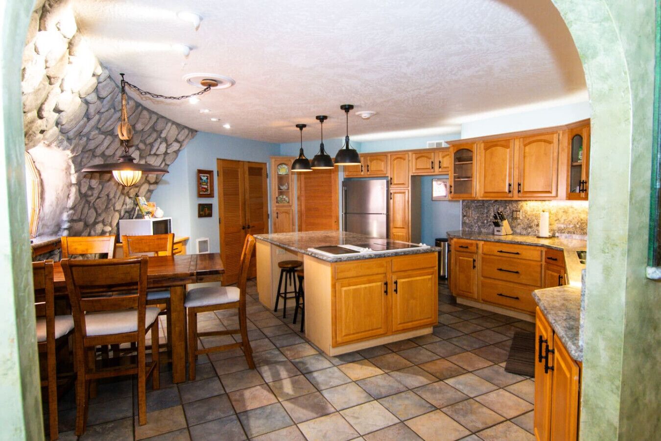 Geladeira, micro-ondas, fogão, cooktop