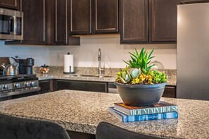 Mikroaaltouuni, uuni, liesi, astianpesukone