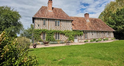 Renovated country house with heated swimming pool