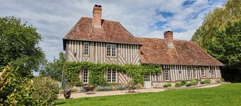 Renovated country house with heated swimming pool