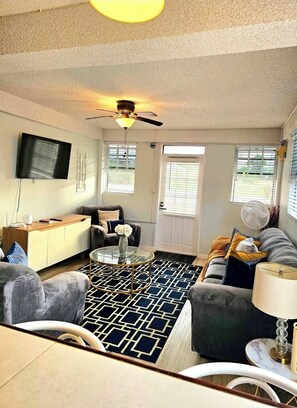 Smart TV - Entire rental unit in Calibishie, Dominica (Calibishie)