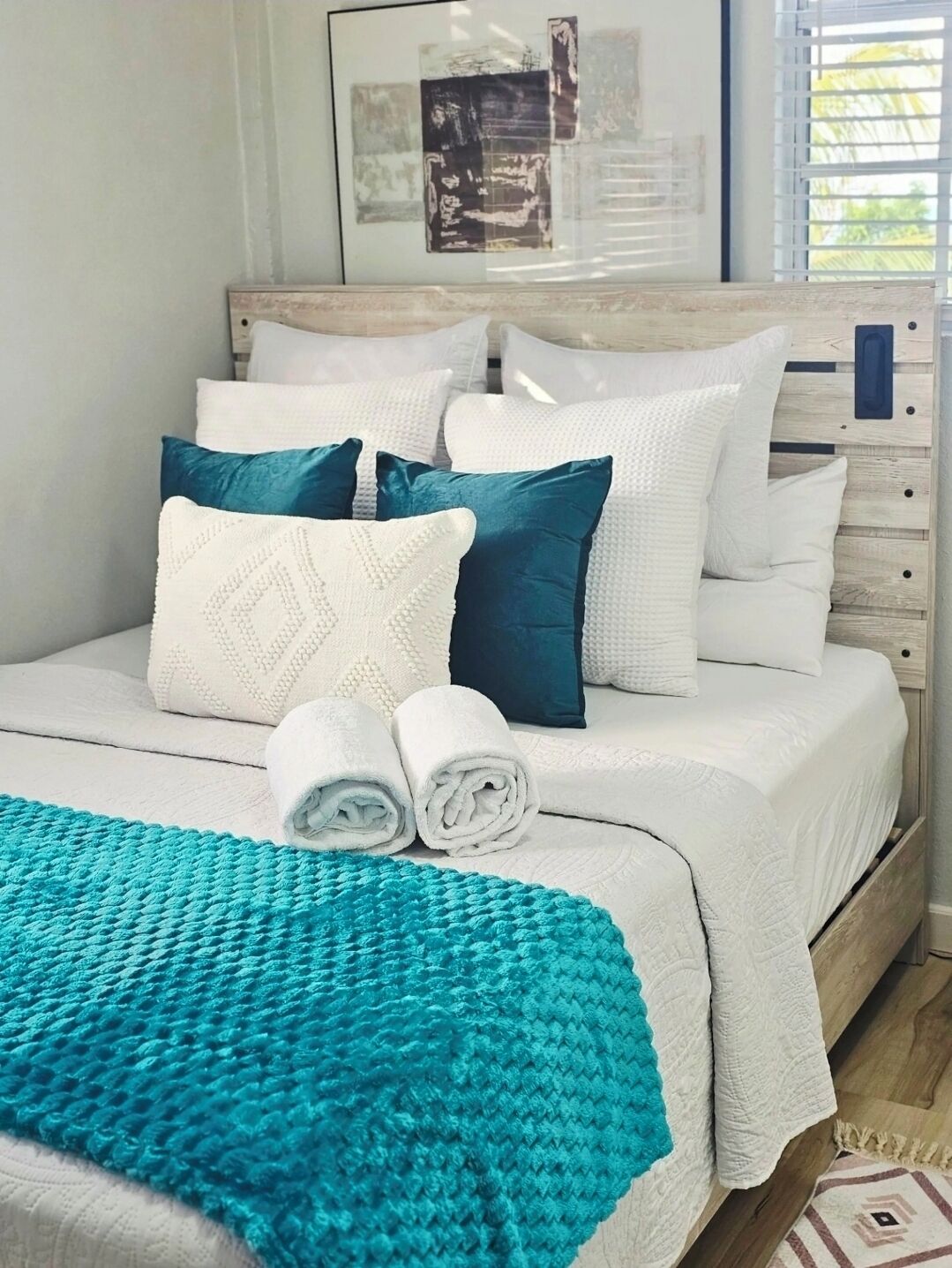 Iron/ironing board, WiFi, bed sheets