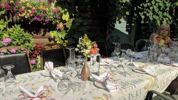 Tempat makan outdoor