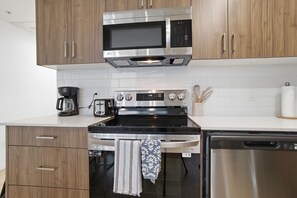 Mikrowelle, Ofen, Herdplatte, Geschirrspüler