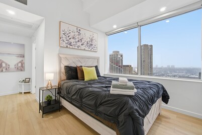 Luxury 2Bed2Bath Stunningview Downtown Edmonton Cad 5min 2 Rogers + Free Parking