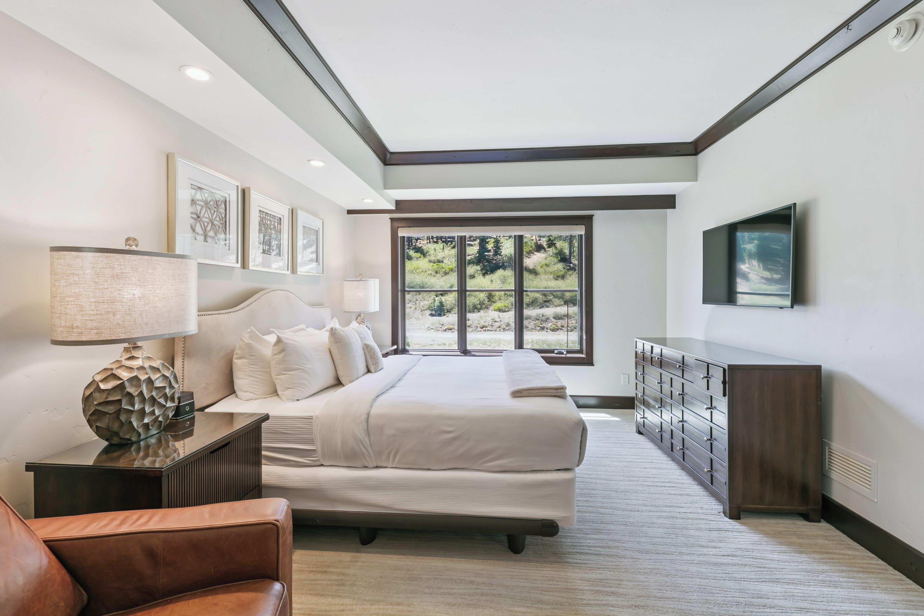 Strykjärn/strykbräda, wi-fi och sängkläder