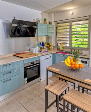 Fridge, microwave, oven, stovetop - Pom'kanelle (Le Gosier)