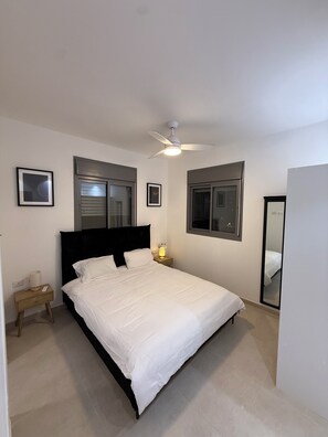 Iron/ironing board, free WiFi, bed sheets