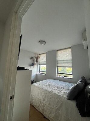 Iron/ironing board, Internet, bed sheets - Sunny 1 Bedroom Apartment in Bushwick w/ Private Terrace, Gym, Game Room (Brooklyn)