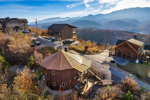Exterior - Gatlinburg Cabin + Hot Tub + Arcade + Mtn Views + Sleeps 6 + Near GSMNP (Gatlinburg)