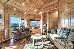 Smart TV, fireplace - Gatlinburg Cabin + Hot Tub + Arcade + Mtn Views + Sleeps 6 + Near GSMNP (Gatlinburg)