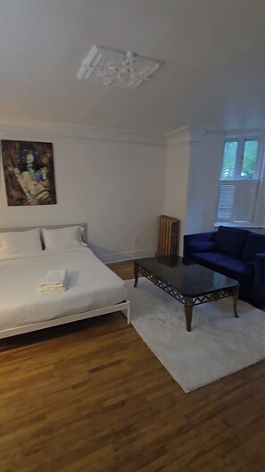 6 bedrooms, iron/ironing board, WiFi, bed sheets