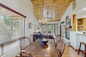 Interior - 3BR Home w/ Hot Tub, Grill & Wraparound Deck (Show Low)